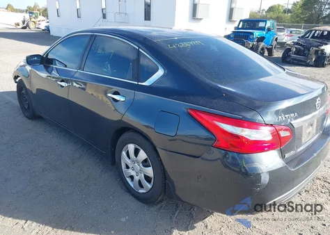 2018 Nissan Altima 2.5 S z USA, uszkodzony, nr VIN 1N4AL3AP7JC124474